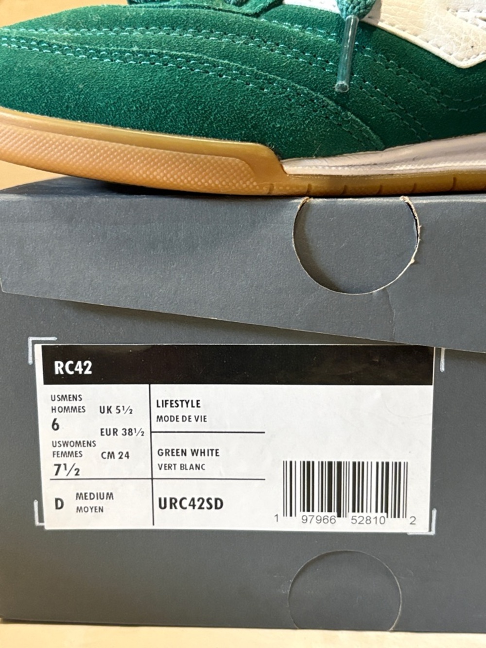Super RARE New Balance Womens Green Suede Athletic Sneakers with White Accent - Picture 2 of 8